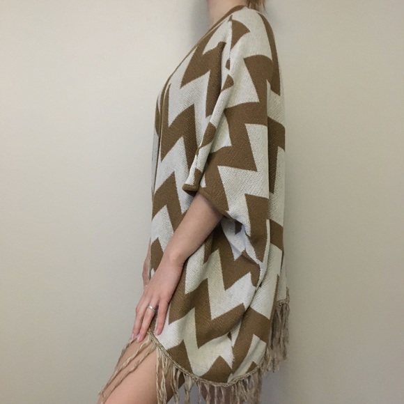 📦 Love & Liberty |Mustard Chevron Poncho - Picture 2 of 5